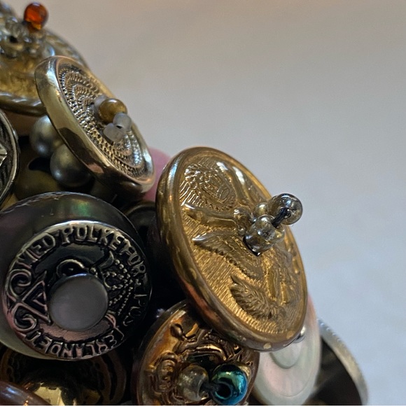 7" Button Bracelet - Picture 13 of 13